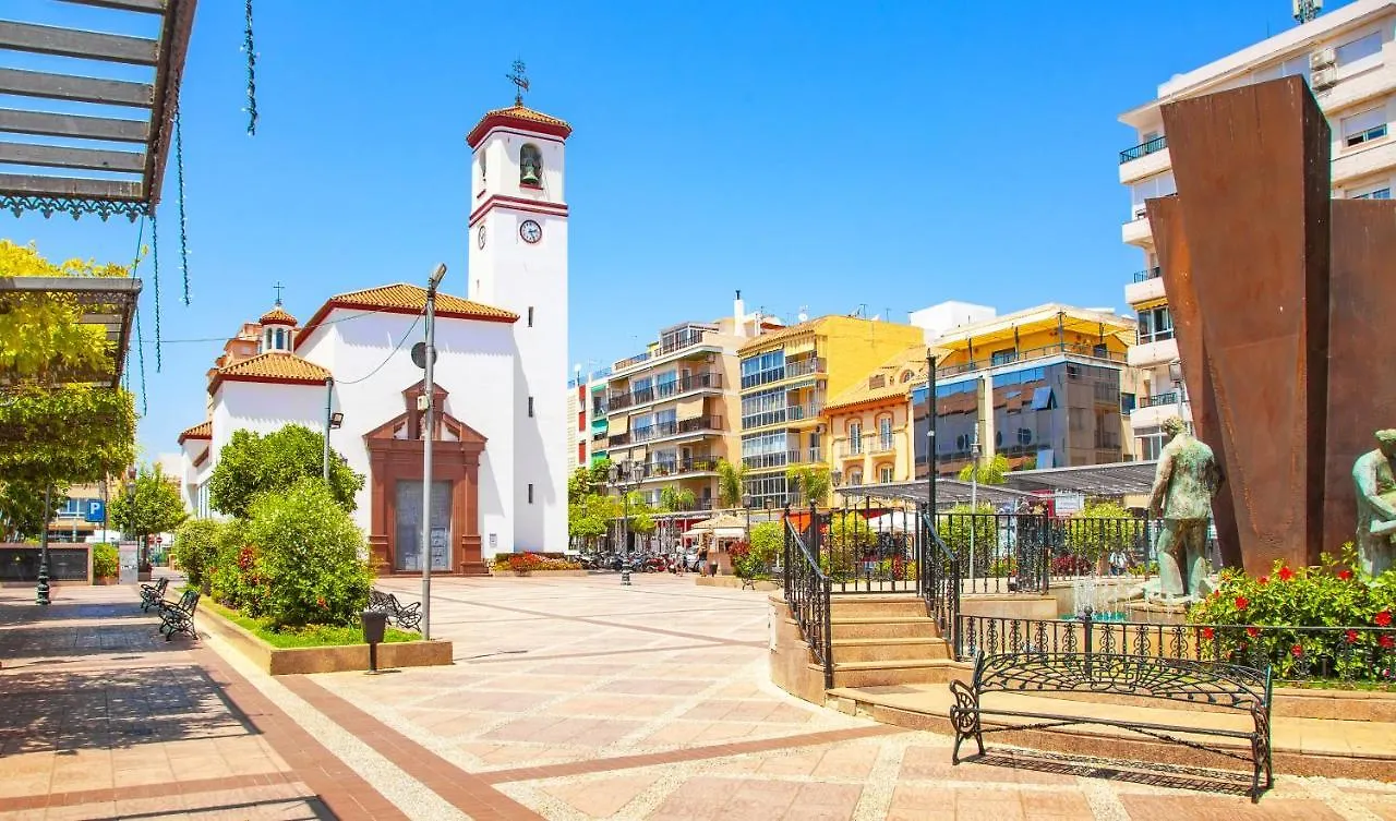 Top Floor Fuengirola Park Apartment With Parking